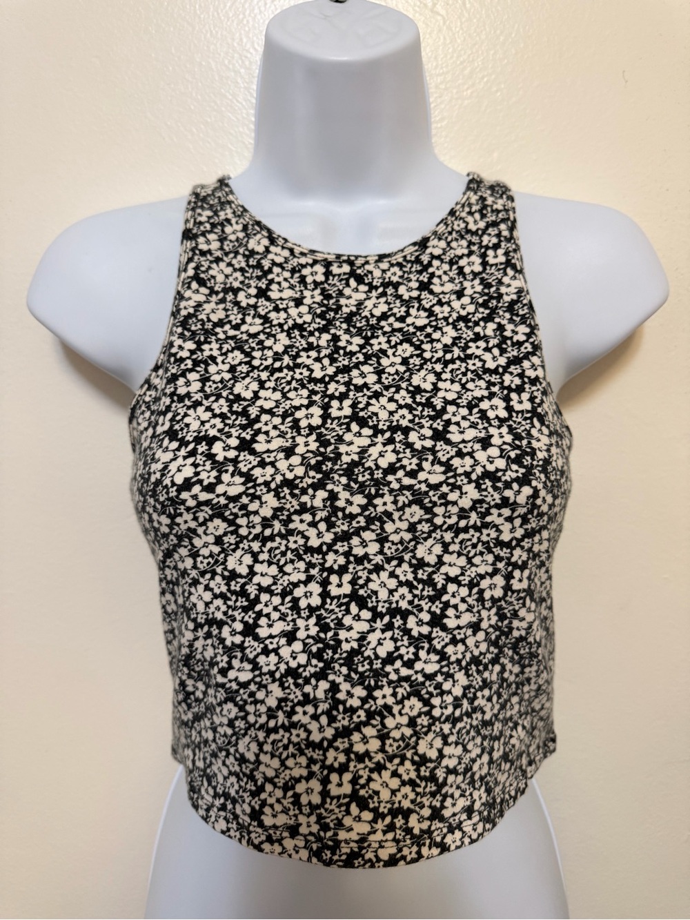 Aeropostale Black and Cream Floral Crop Tank